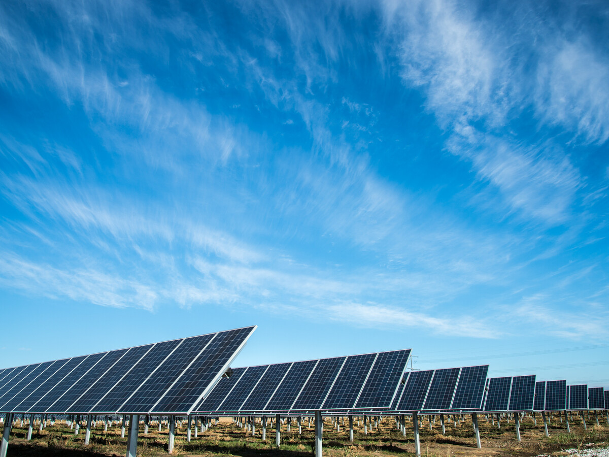 Elsertifikatene skal sikre at det blir mer lønnsomt å investere i fornybar kraftproduksjon, som sol-, vind- og vannkraft. Illustrasjonsfoto: unsplash.com